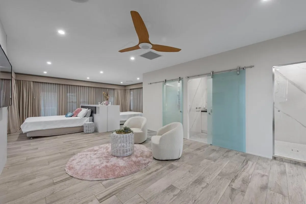 Holiday home The Sands On Margate Beach Woody Point Australia